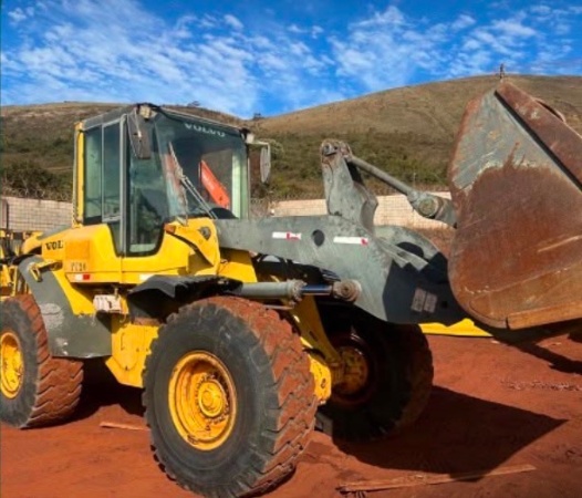 Pá Carregadeira Volvo PÁ CARREGADEIRA VOLVO L90F ano 2010