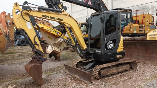 Mini Escavadeira New Holland E37C ano 2019