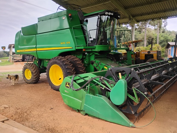 Colheitadeira John Deere 9570 STS ano 2013 - 9570 STS - Máquinas Agrícolas