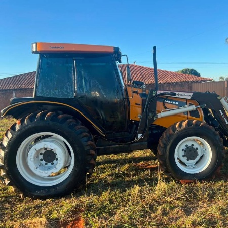 Trator Valtra BM 100 ano 2016 - BM 100 - Máquinas Agrícolas