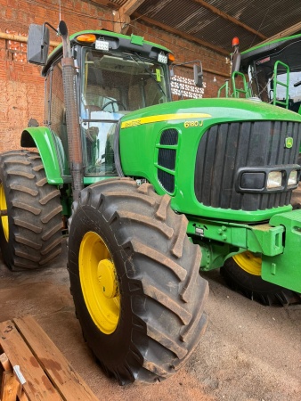Trator John Deere 6180J ano 2012