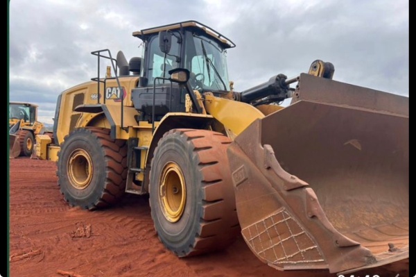 Pá Carregadeira Caterpillar 966L ano 2022
