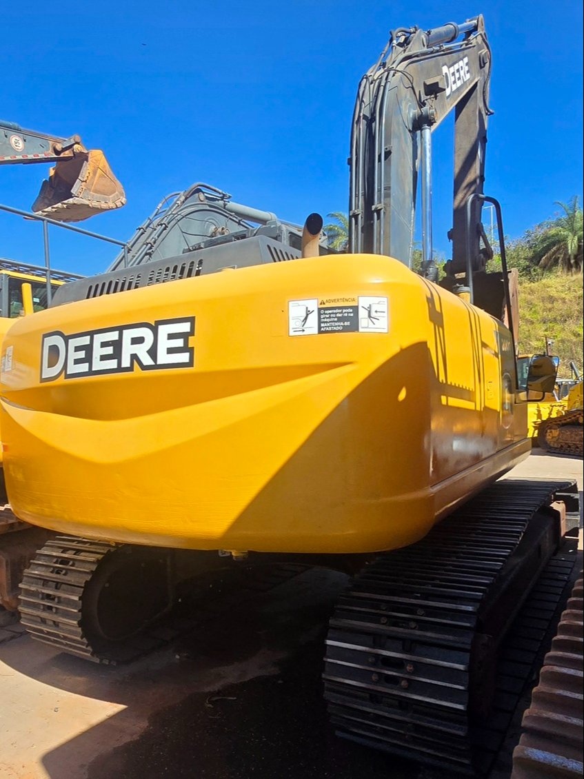 Escavadeira John Deere 200G ano 2020