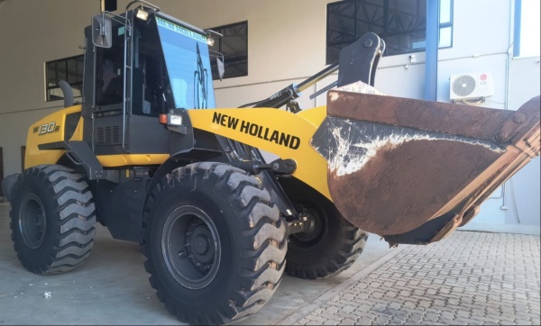 Pá Carregadeira New Holland W130B ano 2022 - W130B - Máquinas de Linha Amarela