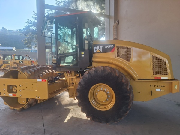 Rolo Compactador Caterpillar CP54B ano 2020 - CP54B - Pavimentação e Infraestrutura