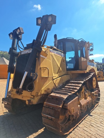 Trator de Esteira Caterpillar D8T ano 2010 - D8T - Máquinas de Linha Amarela