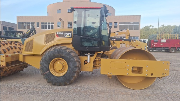 Rolo Compactador Caterpillar CS54B ano 2020 - CS54B - Pavimentação e Infraestrutura