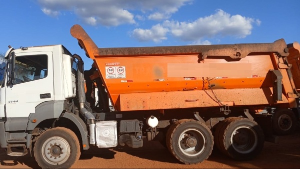 Caminhão Mercedes Benz AXOR 4144 ano 2021 - AXOR 4144 - Caminhões e Carretas