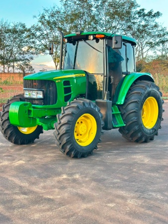 Trator John Deere 6125J ano 2022 - 6125J - Máquinas Agrícolas
