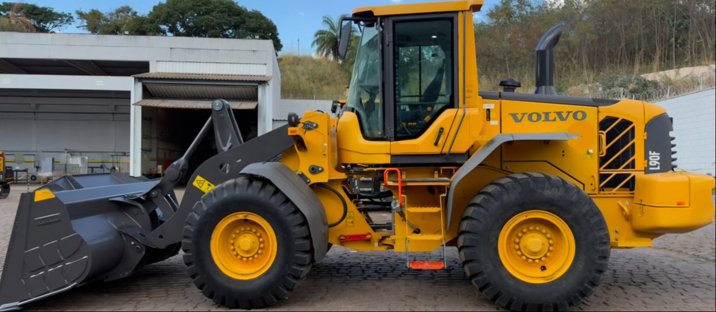 Pá Carregadeira Volvo L90F ano 2024