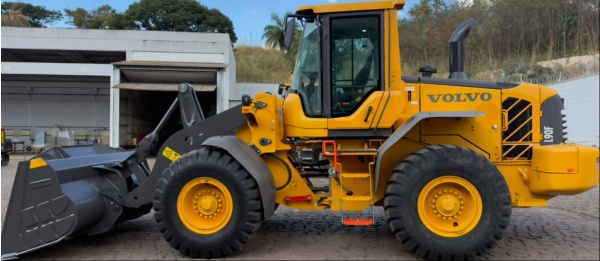 Pá Carregadeira Volvo L90F ano 2024 - L90F - Máquinas de Linha Amarela