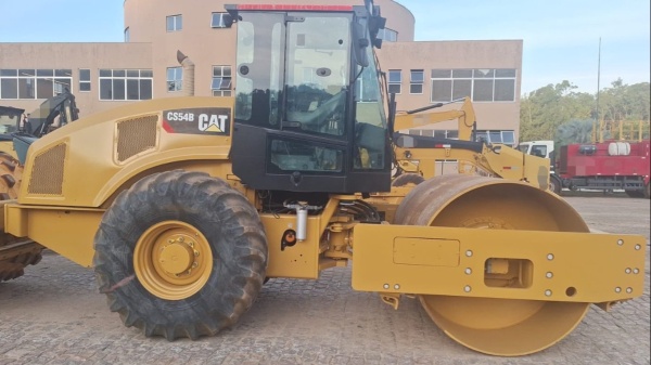 Rolo Compactador Caterpillar CS54B ano 2020 - CS54B - Pavimentação e Infraestrutura