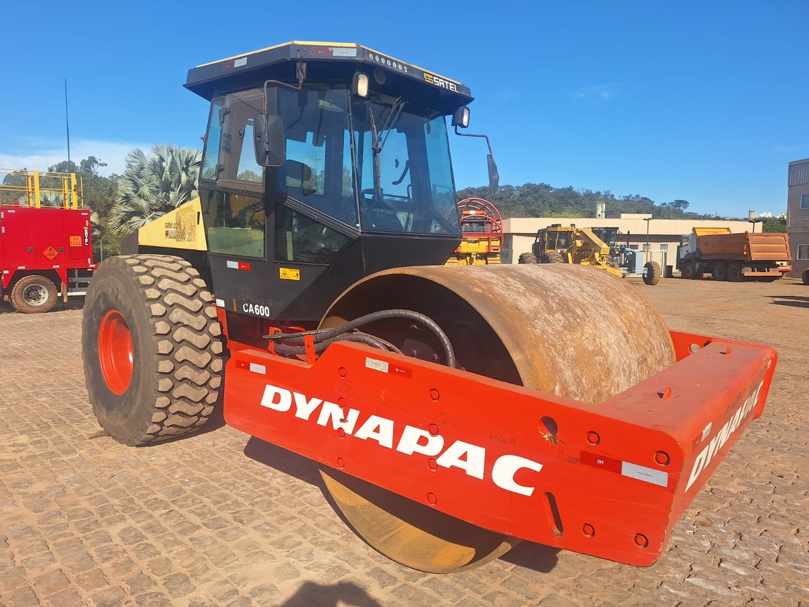 Rolo Compactador Dynapac CA 600 ano 2011