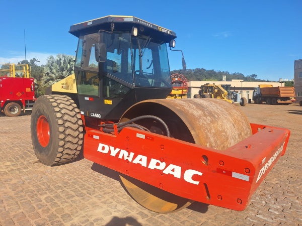 Rolo Compactador Dynapac CA 600 ano 2011