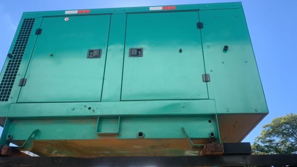 Gerador de Energia Cummins 55 kVA ano 2013