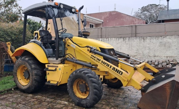 Retroescavadeira New Holland B95B ano 2018 - B95B - Máquinas de Linha Amarela