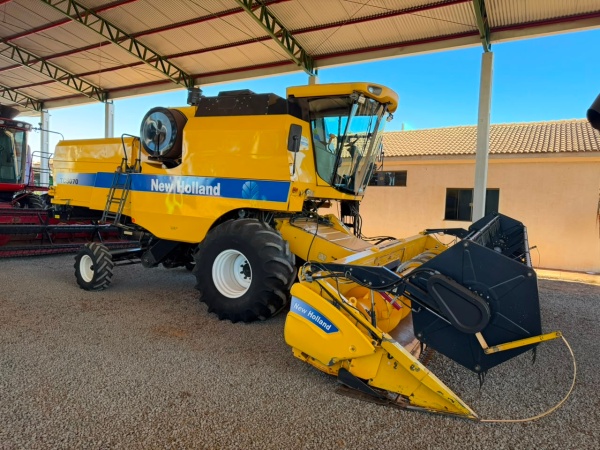 Colheitadeira New Holland TC 5070 ano 2013