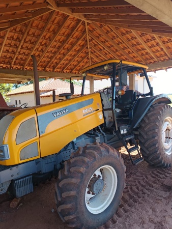 Trator Valtra BM125i ano 2013 - BM125i - Máquinas Agrícolas