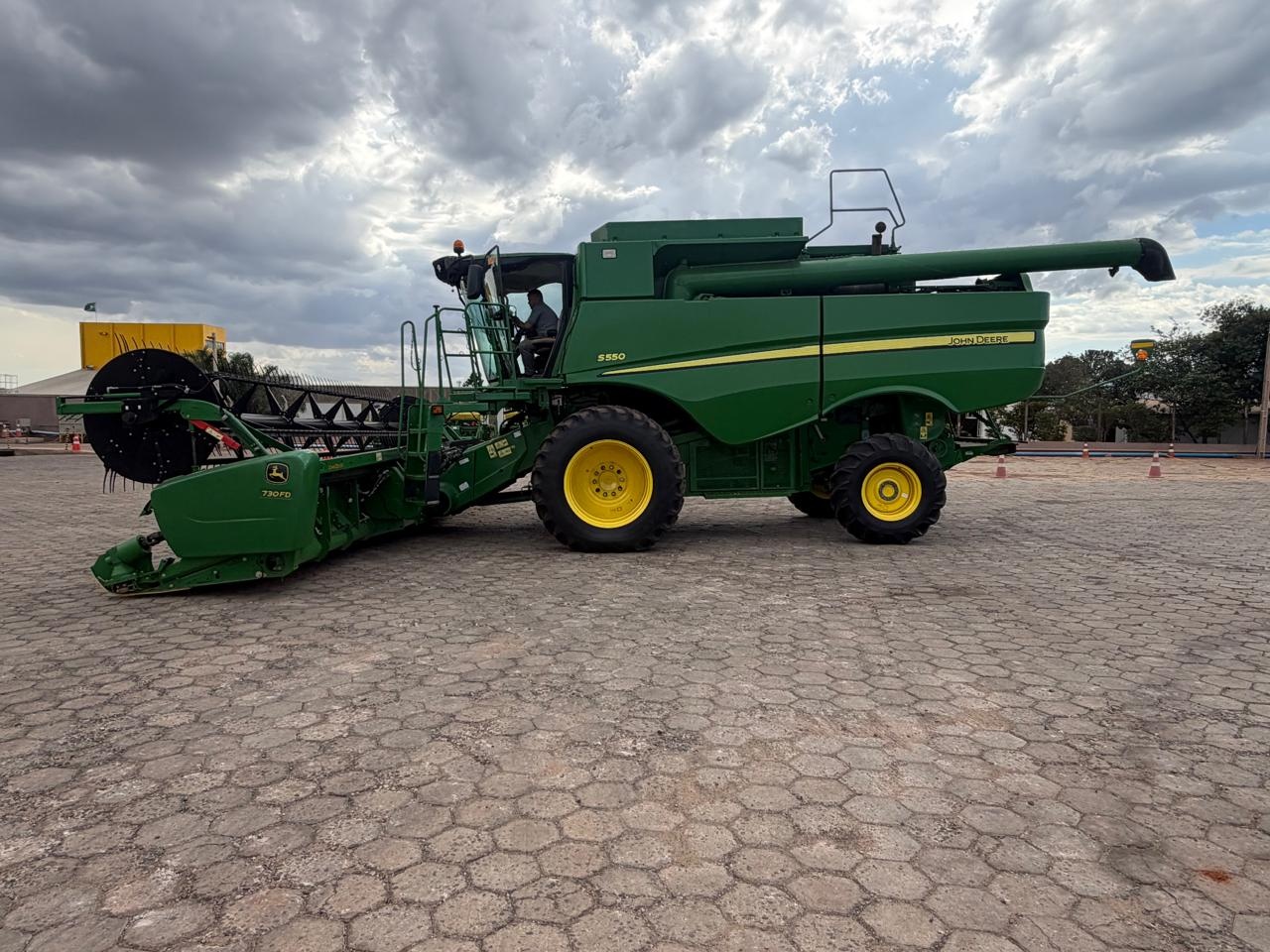 Colheitadeira John Deere S550 ano 2014