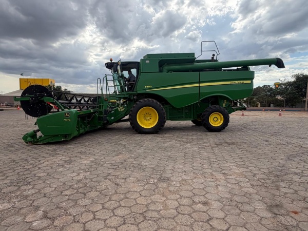 Colheitadeira John Deere S550 ano 2014 - S550 - Máquinas Agrícolas