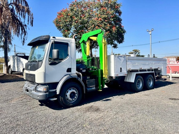 Caminhão Volvo VM 270 ano 2014 - VM 270 - Caminhões e Carretas