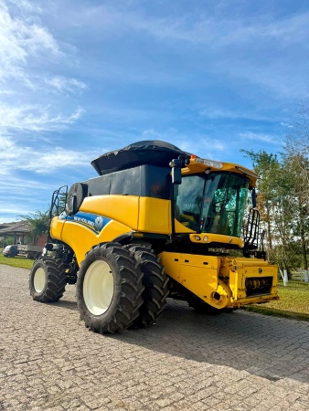 Colheitadeira New Holland CR 7.90 ano 2019 - CR 7.90 - Máquinas Agrícolas