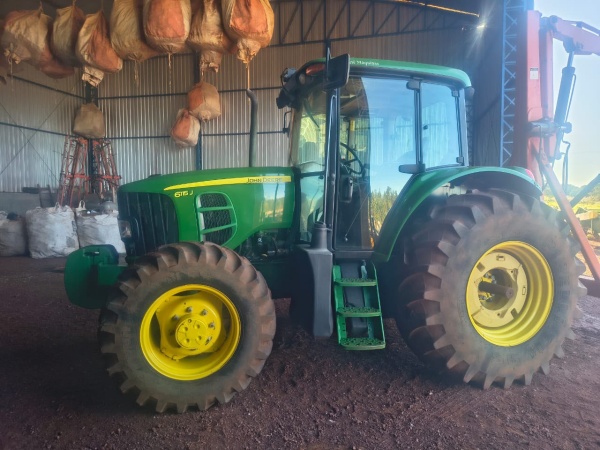 Trator John Deere 6115J ano 2021 - 6115J - Máquinas Agrícolas