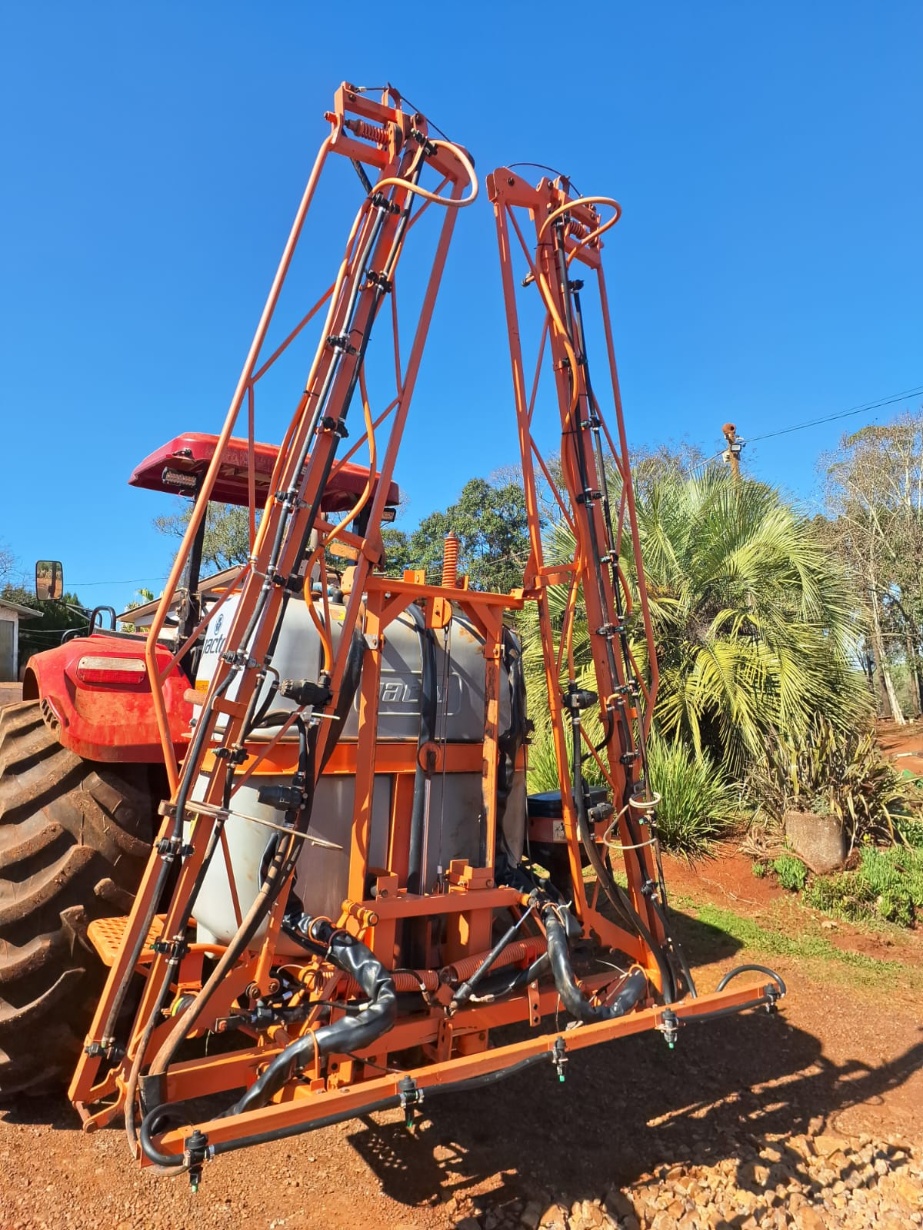 Pulverizador Jacto Condor ano 2014