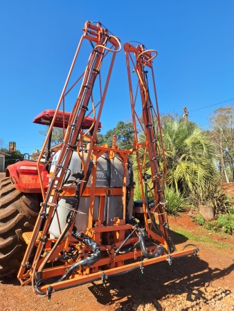 Pulverizador Jacto Condor ano 2014