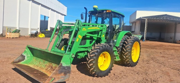 Trator John Deere 6115J ano 2017
