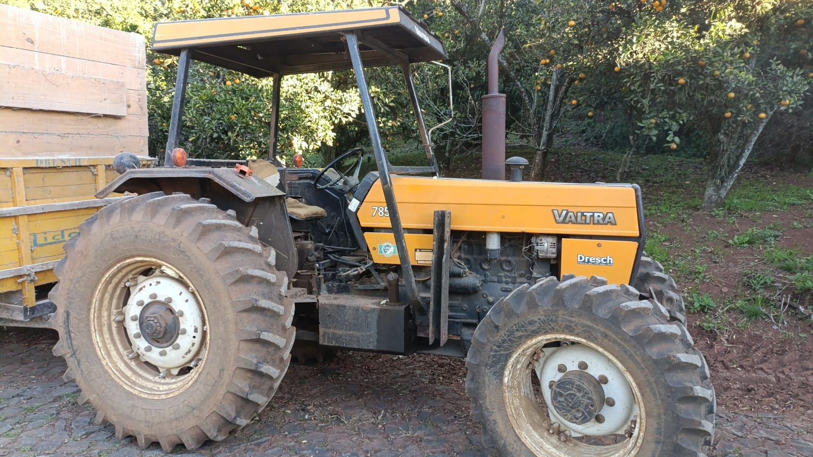 Trator Valtra V 785 ano 2005