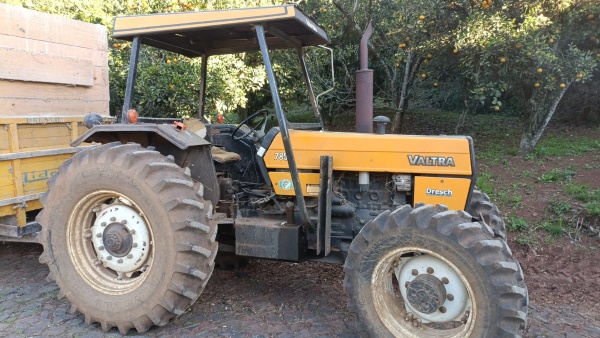 Trator Valtra V 785 ano 2005 - V 785 - Máquinas Agrícolas