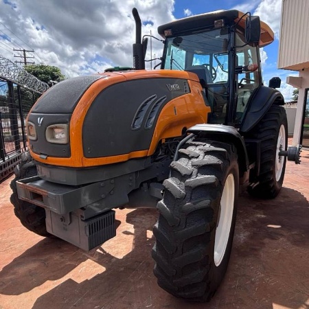 Trator Valtra BT 210 ano 2013 - BT 210 - Máquinas Agrícolas