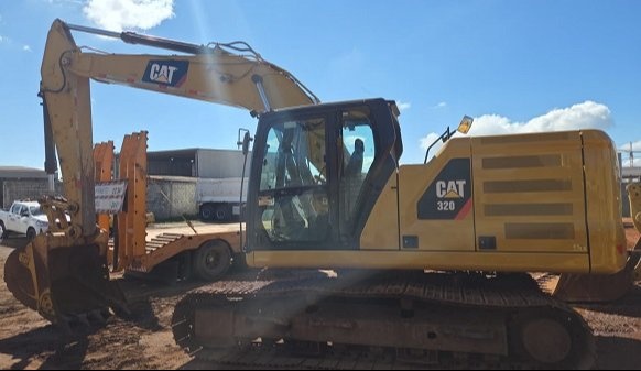 Escavadeira Caterpillar 320 ano 2019