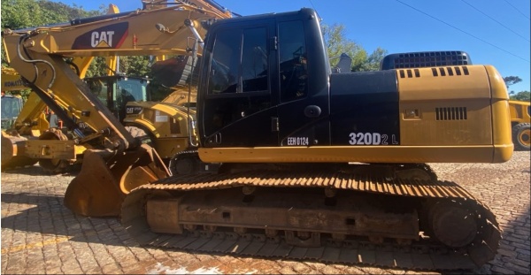 Mini Escavadeira Caterpillar 320D2 ano 2015