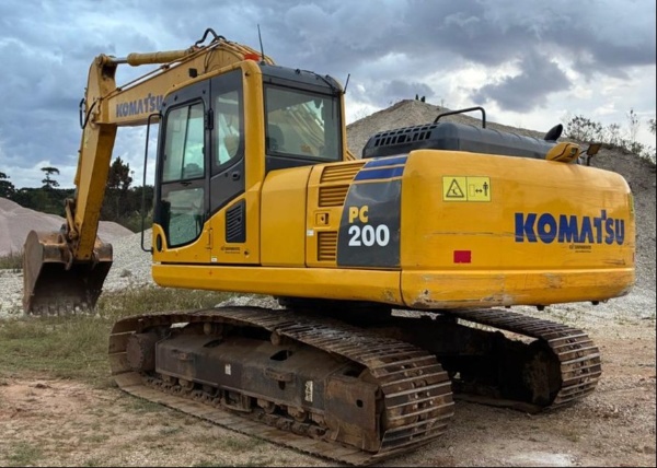 Escavadeira Komatsu PC200-8 ano 2011 - PC200-8 - Máquinas de Linha Amarela