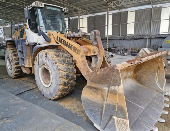 Pá Carregadeira Liebherr L580 ano 2014 - L580 - Máquinas de Linha Amarela