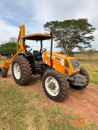 Trator Valtra A 750  ano 2012