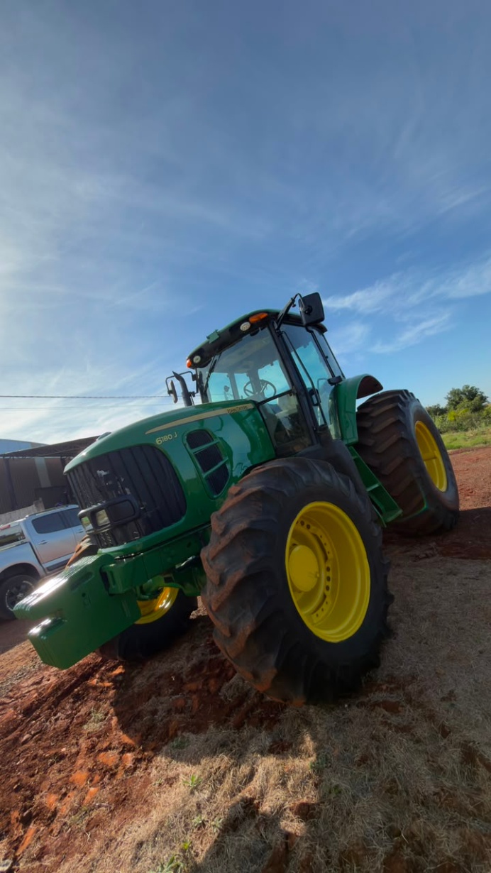 Trator John Deere 6180J ano 2012