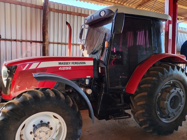 Trator Massey Ferguson MF 4292 ano 2012 - MF 4292 - Máquinas Agrícolas