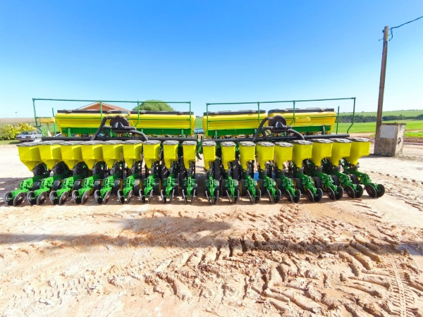 Plantadeira John Deere 1109 ano 2016