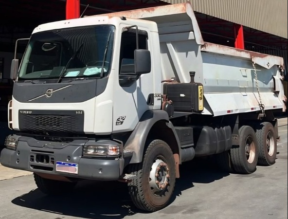 Caminhão Volvo VM 330 6x4 ano 2022