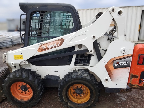 Mini Carregadeira Bobcat S570 ano 2024 - S570 - Máquinas de Linha Amarela