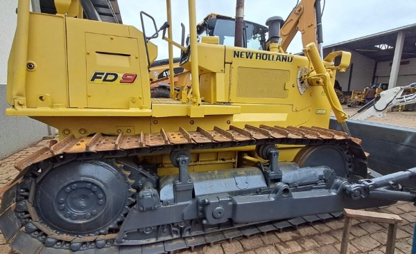 Trator de Esteira New Holland FD9 ano 1986