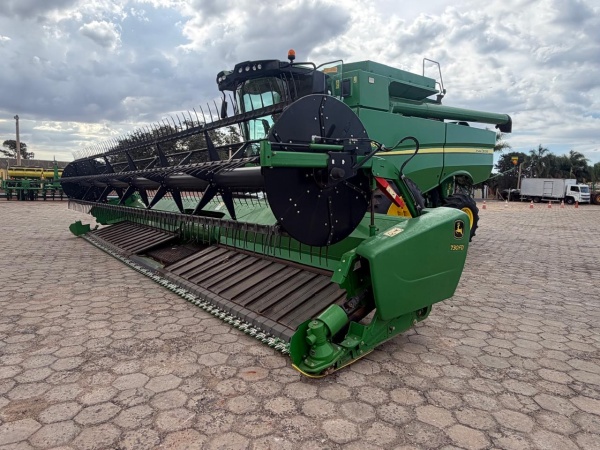 Colheitadeira John Deere S550 - S550 - Máquinas Agrícolas