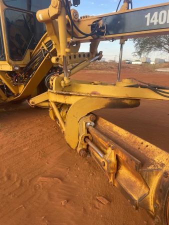 Motoniveladora Caterpillar 140 K ano 2011