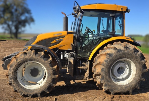 Trator Valtra A134 HiTech ano 2023 - A134 HiTech - Máquinas Agrícolas
