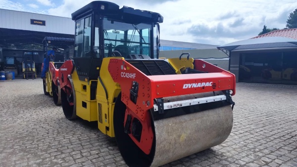 Rolo Compactador Dynapac CC424HF ano 2011