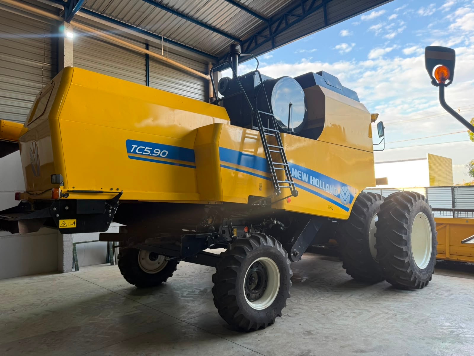 Colheitadeira New Holland TC 5.90 ano 2022
