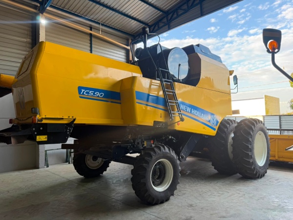 Colheitadeira New Holland TC 5.90 ano 2022